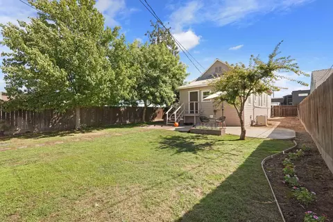 Exterior - 237 S Pleasant Ave, Lodi, CA 95240 photo 9 of 13