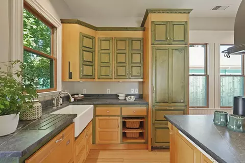 Kitchen - 237 S Pleasant Ave, Lodi, CA 95240 photo 6 of 7