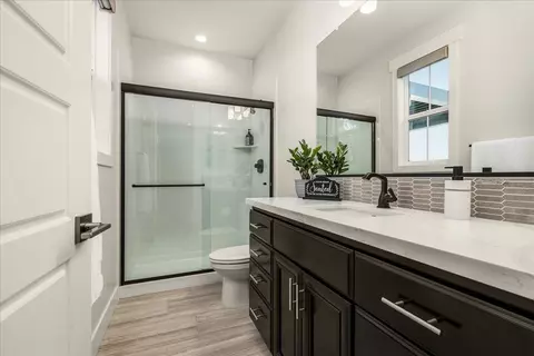 Bath - 3285 Sofia Dr, Lincoln, CA 95648 photo 2 of 8