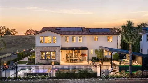 Exterior - 3285 Sofia Dr, Lincoln, CA 95648 photo 2 of 8