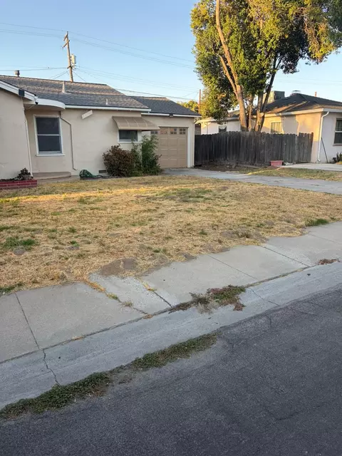 Exterior - 2105 Glendale Ave, Modesto, CA 95354 photo 2 of 10