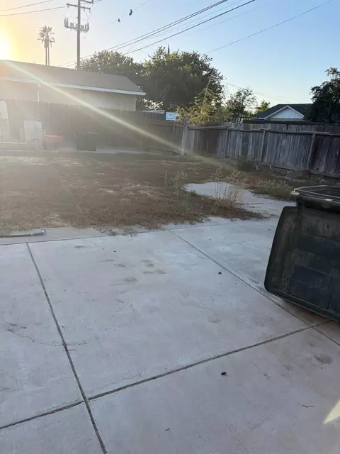 Exterior - 2105 Glendale Ave, Modesto, CA 95354 photo 7 of 10