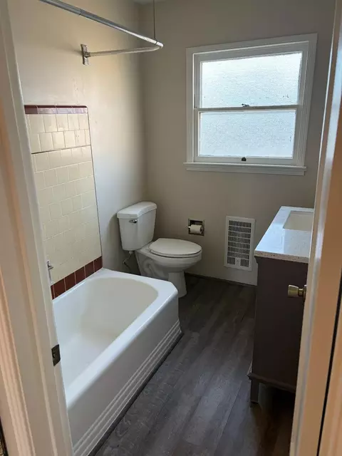 Bath - 2105 Glendale Ave, Modesto, CA 95354 photo 1 of 1
