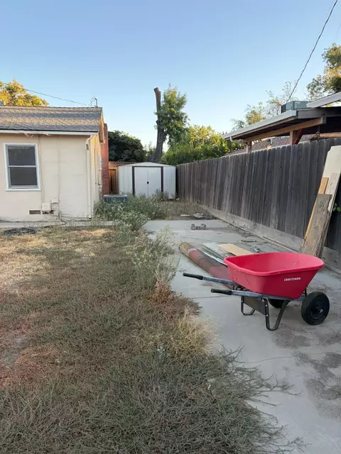 Exterior - 2105 Glendale Ave, Modesto, CA 95354 photo 9 of 10