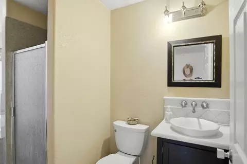 Bath - 2320 Encina Ave, Modesto, CA 95354 photo 2 of 4