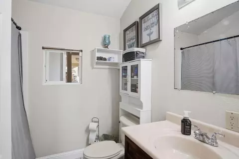 Bath - 2320 Encina Ave, Modesto, CA 95354 photo 1 of 4