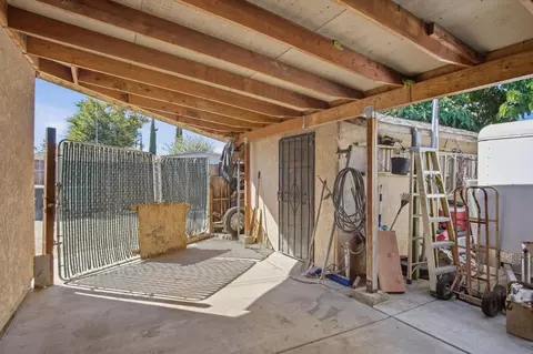 Exterior - 2320 Encina Ave, Modesto, CA 95354 photo 5 of 6