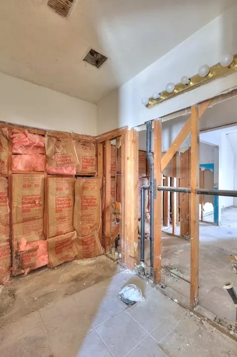 Bath - 2420 Walnut Grove Way, Modesto, CA 95355 photo 1 of 3