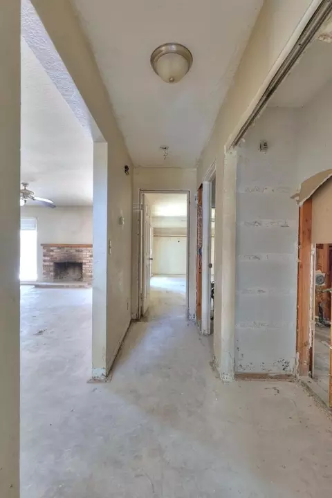 Entry Way - 2420 Walnut Grove Way, Modesto, CA 95355 photo 2 of 7