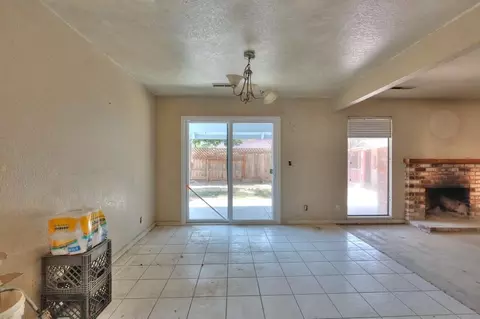 Living - 2420 Walnut Grove Way, Modesto, CA 95355 photo 5 of 6