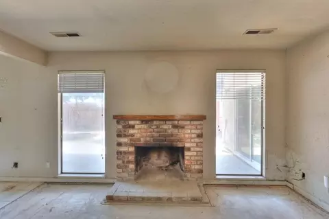 Living - 2420 Walnut Grove Way, Modesto, CA 95355 photo 2 of 6
