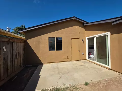 Exterior - 904 Pine Tree Ln, Modesto, CA 95351 photo 3 of 6