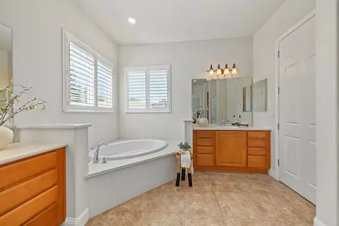 Bath - 1228 Maple Leaf Ct, Manteca, CA 95336 photo 2 of 5