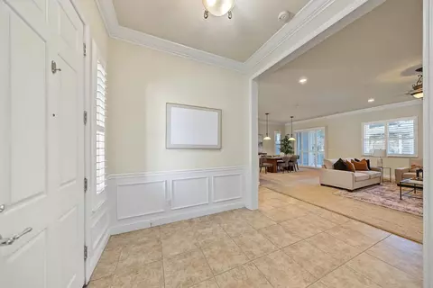 Entry Way - 1228 Maple Leaf Ct, Manteca, CA 95336 photo 3 of 10