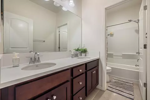 Bath - 2389 Middlebury Dr, Lathrop, CA 95330 photo 3 of 3