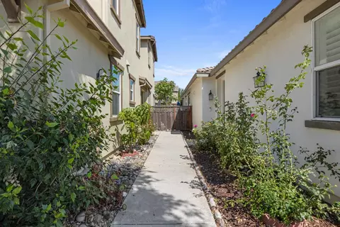 Exterior - 2389 Middlebury Dr, Lathrop, CA 95330 photo 4 of 9