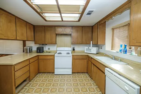 Kitchen - 1006 Lassen Ave, Modesto, CA 95358 photo 5 of 5