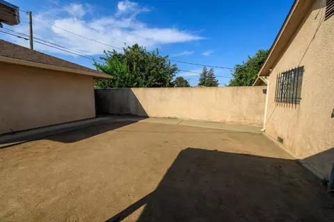 Exterior - 1006 Lassen Ave, Modesto, CA 95358 photo 3 of 9