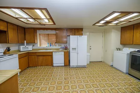 Kitchen - 1006 Lassen Ave, Modesto, CA 95358 photo 2 of 5