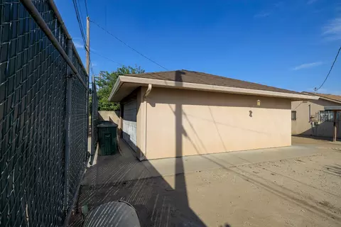 Exterior - 1006 Lassen Ave, Modesto, CA 95358 photo 7 of 9