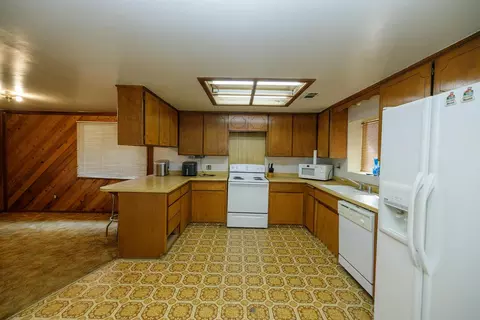 Kitchen - 1006 Lassen Ave, Modesto, CA 95358 photo 4 of 5