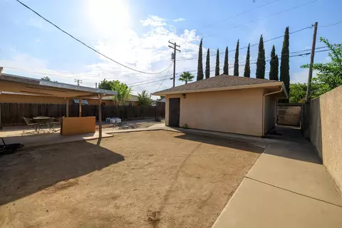 Exterior - 1006 Lassen Ave, Modesto, CA 95358 photo 4 of 9