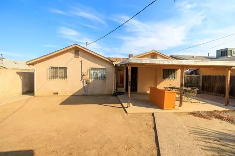 Exterior - 1006 Lassen Ave, Modesto, CA 95358 photo 2 of 9