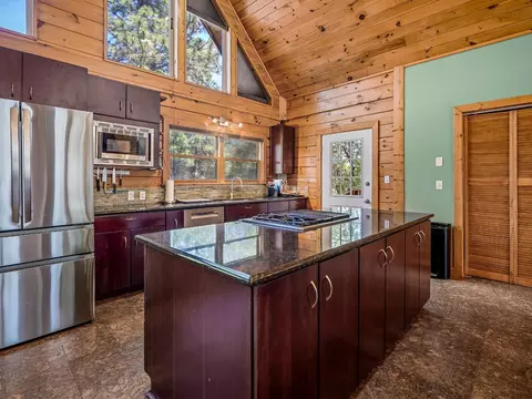 Kitchen - 2800 La Paz Rd, Placerville, CA 95667 photo 3 of 6