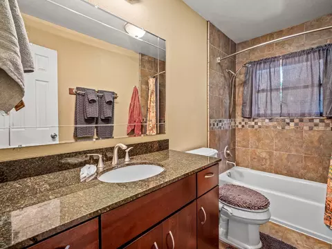 Bath - 2800 La Paz Rd, Placerville, CA 95667 photo 1 of 3