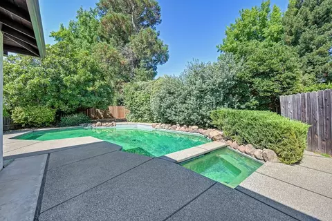 Exterior - 1005 Friars Ct, Carmichael, CA 95608 photo 5 of 11