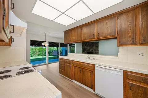 Kitchen - 1005 Friars Ct, Carmichael, CA 95608 photo 3 of 4