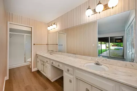 Bath - 1005 Friars Ct, Carmichael, CA 95608 photo 3 of 4