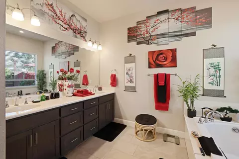 Bath - 2841 Primrose Dr, Lodi, CA 95242 photo 4 of 4