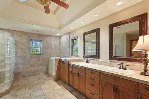 Bath - 2205 Grenoble, Lodi, CA 95242 photo 3 of 4