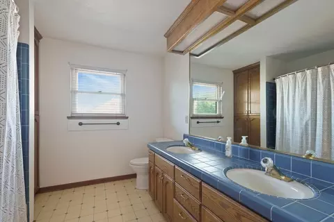 Bath - 2205 Grenoble, Lodi, CA 95242 photo 4 of 4