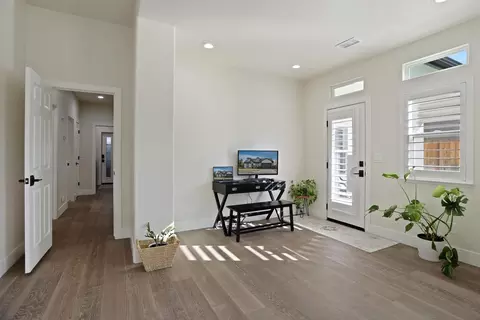 Entry Way - 478 E Milgeo Ave, Ripon, CA 95366 photo 2 of 2