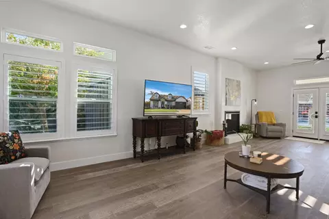 Living - 478 E Milgeo Ave, Ripon, CA 95366 photo 1 of 1