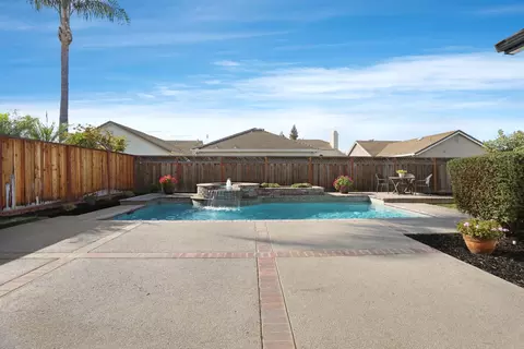 Exterior - 478 E Milgeo Ave, Ripon, CA 95366 photo 6 of 10