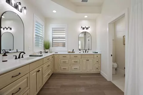 Bath - 478 E Milgeo Ave, Ripon, CA 95366 photo 4 of 6