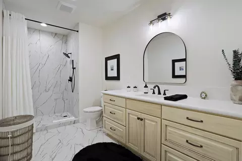 Bath - 478 E Milgeo Ave, Ripon, CA 95366 photo 1 of 6