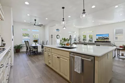 Kitchen - 478 E Milgeo Ave, Ripon, CA 95366 photo 6 of 9