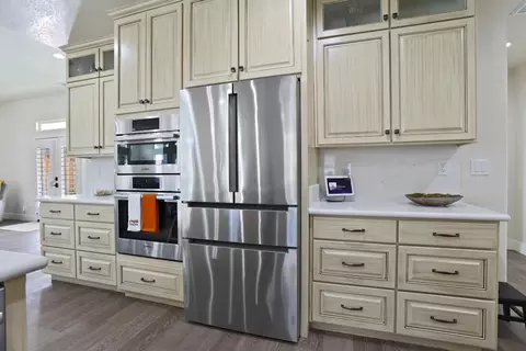 Kitchen - 478 E Milgeo Ave, Ripon, CA 95366 photo 5 of 9