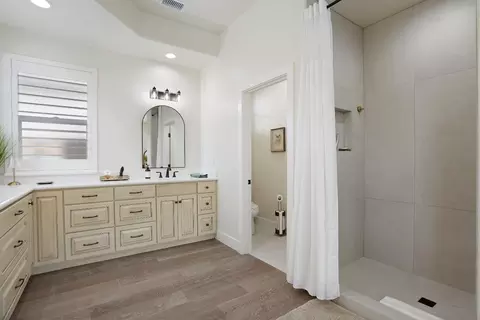 Bath - 478 E Milgeo Ave, Ripon, CA 95366 photo 5 of 6