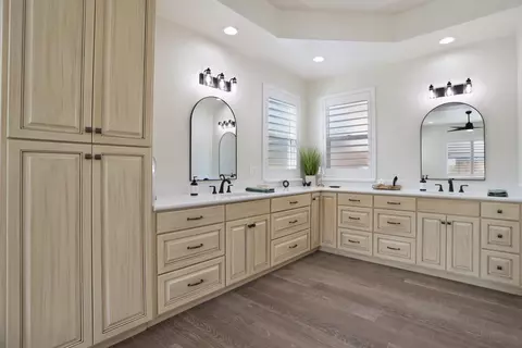 Bath - 478 E Milgeo Ave, Ripon, CA 95366 photo 3 of 6