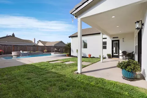 Exterior - 478 E Milgeo Ave, Ripon, CA 95366 photo 5 of 10