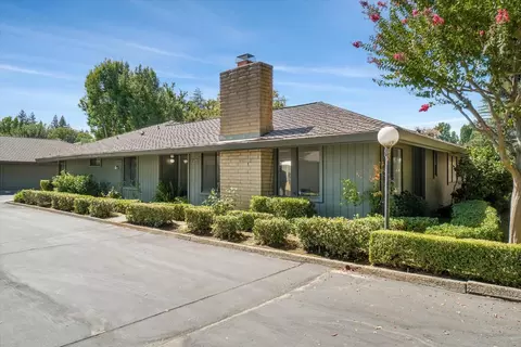 2472 American River Dr, Sacramento, CA 95825