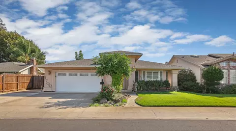 Exterior - 1700 Royal Crest Dr, Lodi, CA 95242 photo 4 of 15