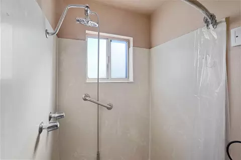 Bath - 1700 Royal Crest Dr, Lodi, CA 95242 photo 3 of 4