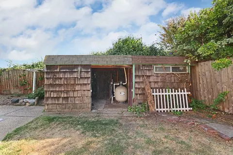 Exterior - 1700 Royal Crest Dr, Lodi, CA 95242 photo 13 of 15