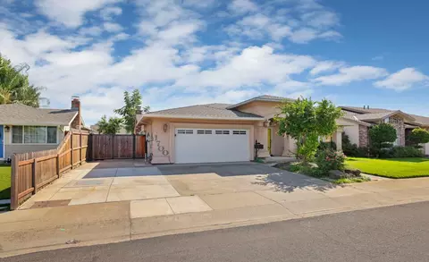 Exterior - 1700 Royal Crest Dr, Lodi, CA 95242 photo 3 of 15